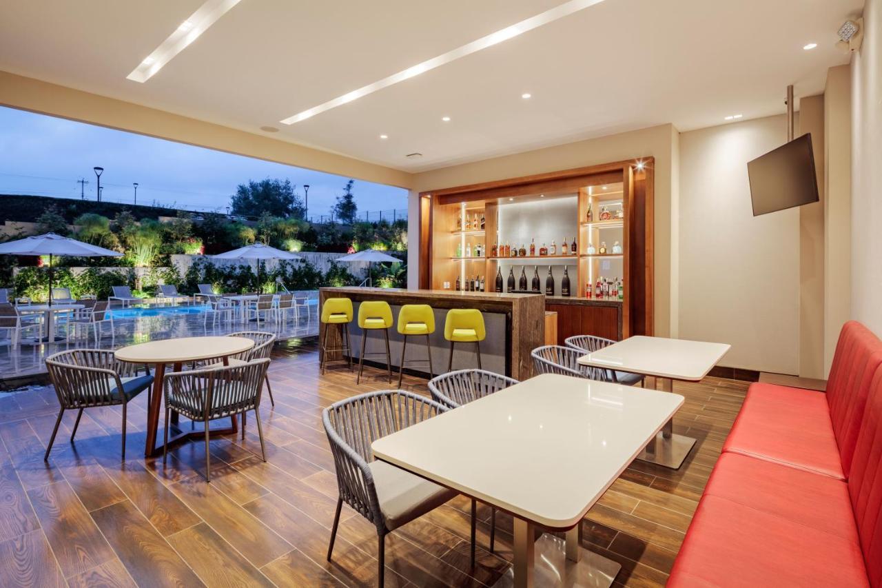 Holiday Inn - Quito Airport By Ihg تابابيلا المظهر الخارجي الصورة The pool bar at the hotel