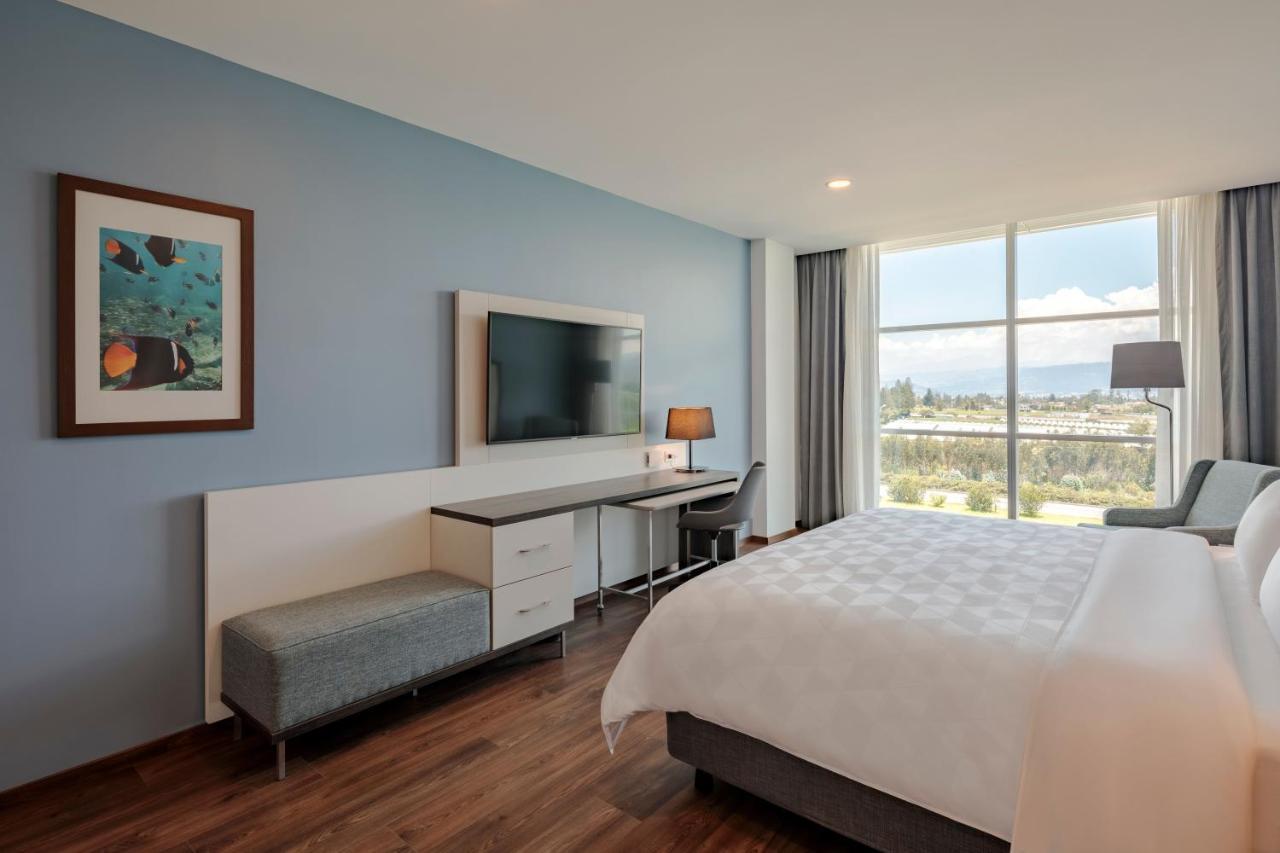 Holiday Inn - Quito Airport By Ihg تابابيلا المظهر الخارجي الصورة A guest room at the Hilton Garden Inn in San Jose, Costa Rica