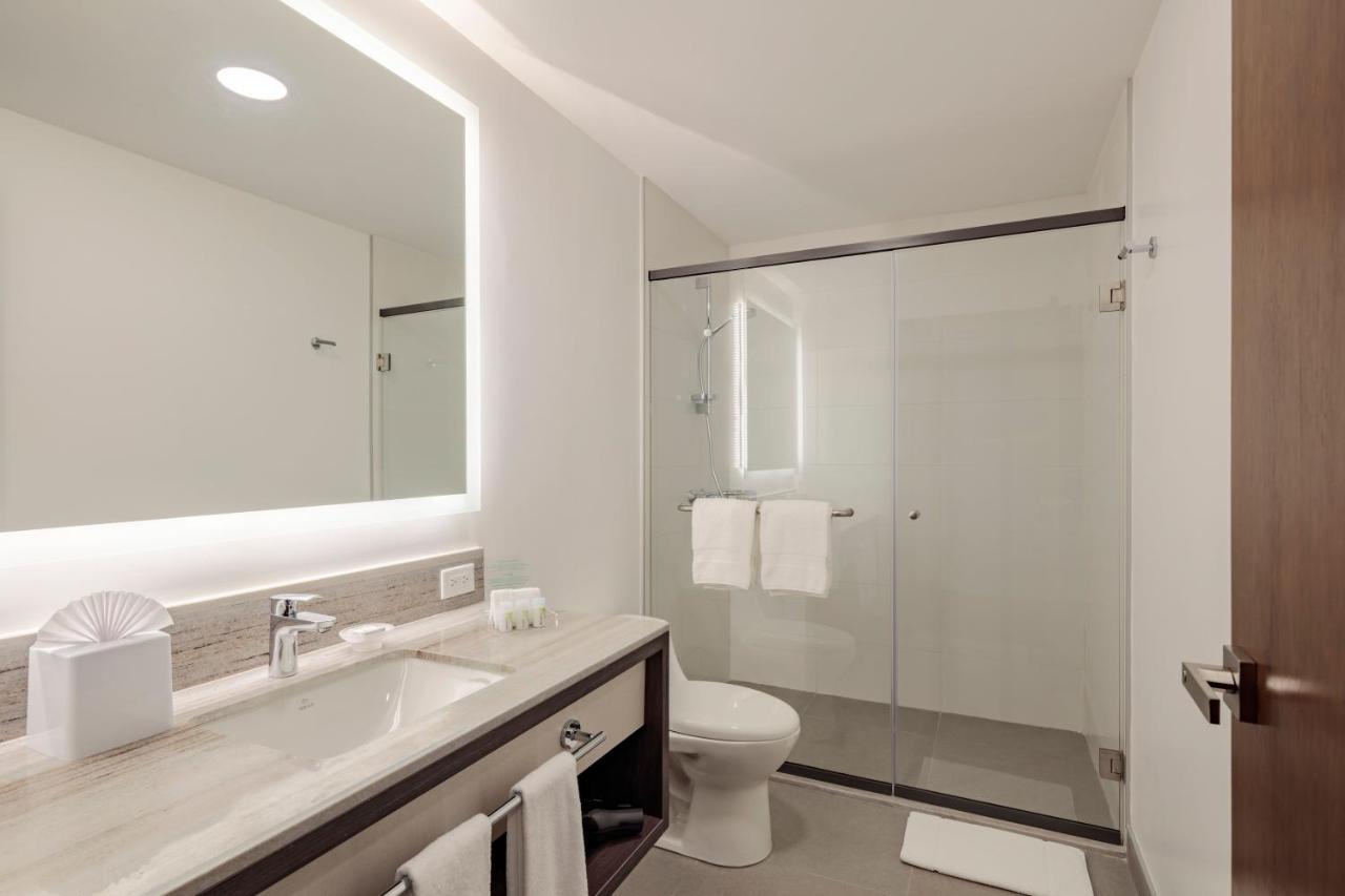 Holiday Inn - Quito Airport By Ihg تابابيلا المظهر الخارجي الصورة A bathroom in a hotel