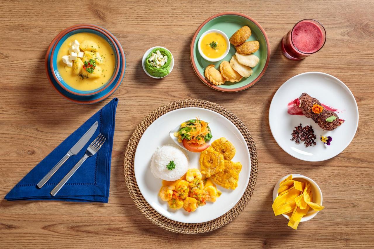 Holiday Inn - Quito Airport By Ihg تابابيلا المظهر الخارجي الصورة A selection of dishes from the menu of the restaurant