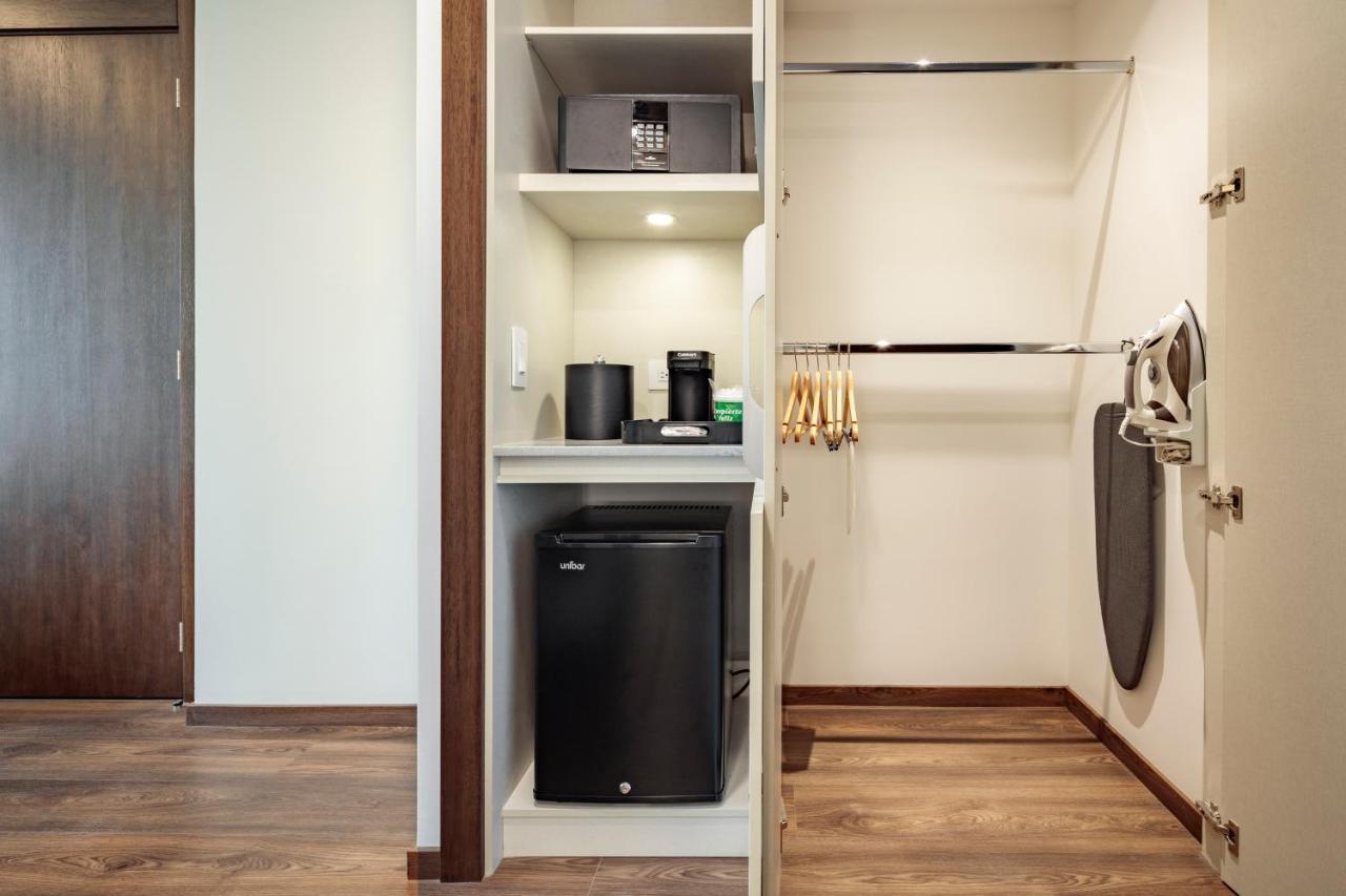 Holiday Inn - Quito Airport By Ihg تابابيلا المظهر الخارجي الصورة A wet bar in a hotel room