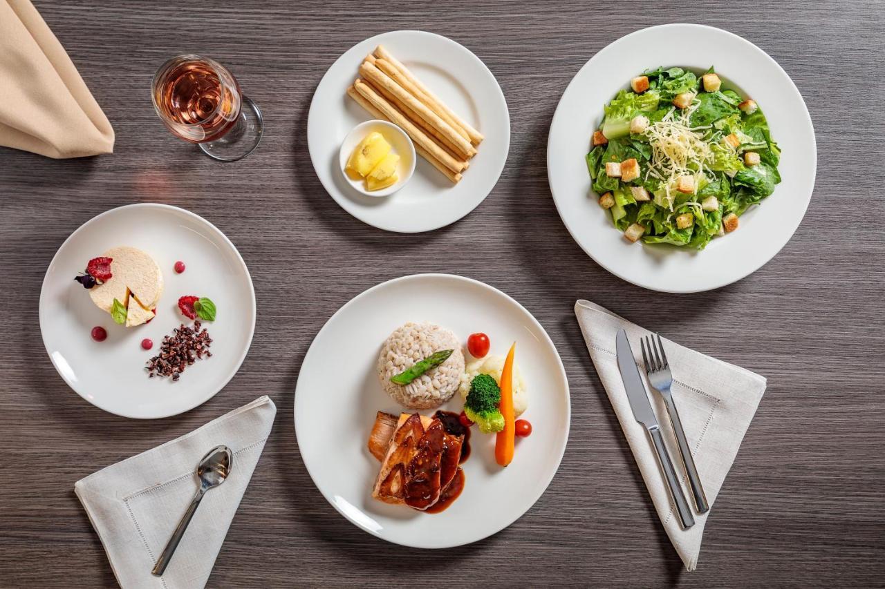 Holiday Inn - Quito Airport By Ihg تابابيلا المظهر الخارجي الصورة A selection of dishes from the restaurant