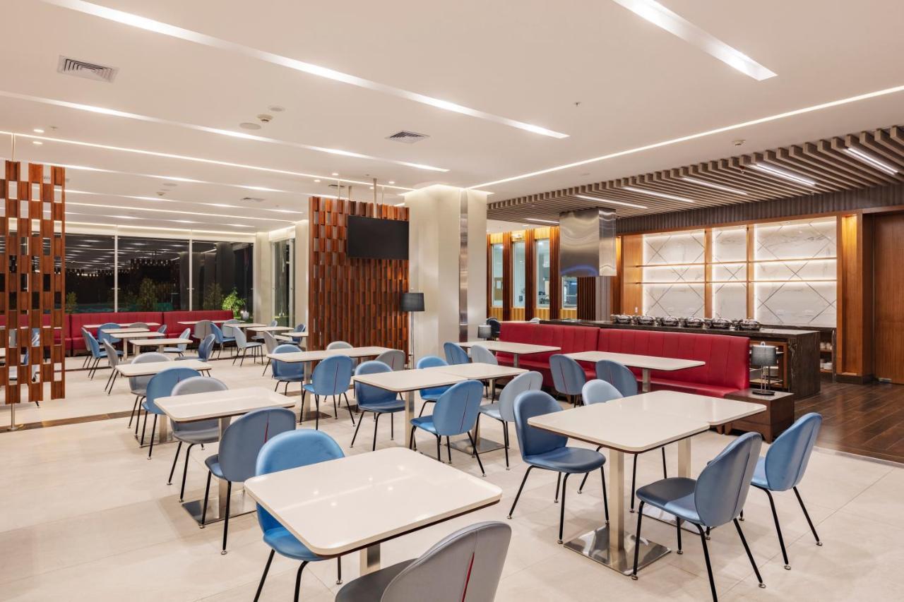 Holiday Inn - Quito Airport By Ihg تابابيلا المظهر الخارجي الصورة The interior of the lounge