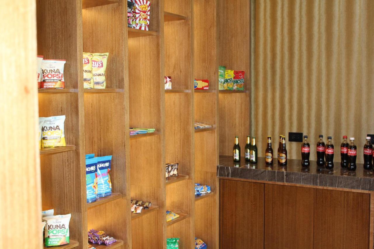 Holiday Inn - Quito Airport By Ihg تابابيلا المظهر الخارجي الصورة A typical vending machine in a Japanese hotel